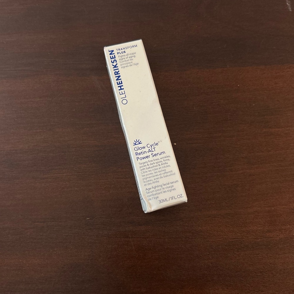 Ole Henriksen Glow Cycle Retin-ALT Power Serum in White and Blue